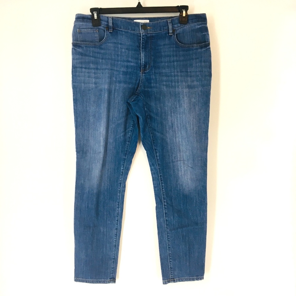 LOFT Relaxed Mid Rise Distressed Skinny Jean 31 12